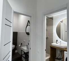 Апартаменты Comfort с 3 комнатами с видом на город в Апартаменты WHITE APARTMENT рядом с центром