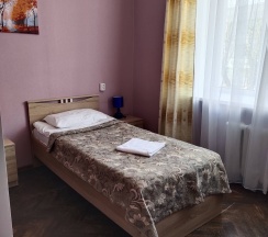 Двухместный номер с 2 отдельными кроватями и общим туалетом в Луга