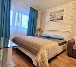 Двухместные апартаменты c 1 комнатой с балконом и с видом на город (двуспальная кровать) в Апартаменты на улице Народного Ополчения 18