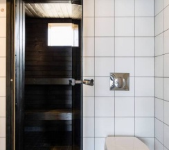 Двухместный коттедж двуспальная кровать в Family Barn Karvala