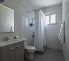 Кровать в общем номере в White Hostel