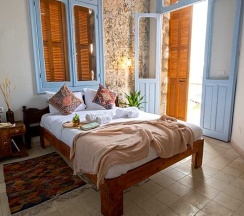 Люкс с балконом в Old Jaffa Hostel