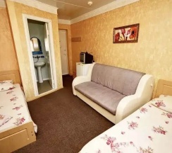 Четырёхместный номер Standard с балконом в Радуга у моря