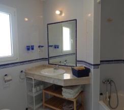 Коттедж с 4 комнатами в Manilva Beach 97