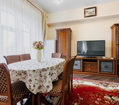 Двухместные апартаменты с 3 комнатами с балконом и с видом на море двуспальная кровать в Дом Москвы