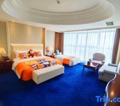 Двухместный семейный номер Standard двуспальная кровать в Dezhou Fengguan Holiday Hotel