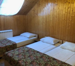 Классический 3-х местный номер с тремя раздельными кроватями в Аса