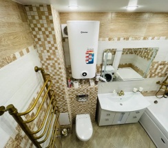Апартаменты с балконом и с красивым видом из окна в Апартаменты Диана