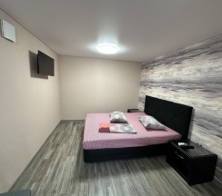 Студия c 1 комнатой с видом на город в Прометей