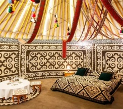Двухместное Юрта в этно-отеле Орман Аулы двуспальная кровать в Aq-Qaiyn