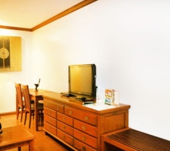 Трёхместный полулюкс в Aiyaree Place Hotel