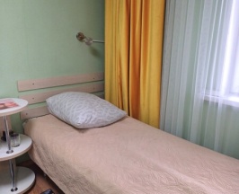 Номер с видом на озеро с двумя раздельными кроватями душ и туалет на два номера. в Аршан