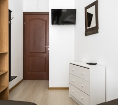 Двухместный номер с эркером и общей ванной комнатой (дабл или твин) в Алиса