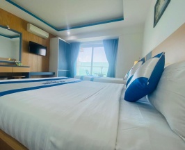 Трёхместный номер Deluxe с балконом и с видом на море в Blue Pearl Hotel