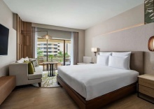 Двухместный номер Deluxe с видом на сад двуспальная кровать в Pullman Phuket Karon Beach Resort ex. Hilton Phuket Arcadia Resort
