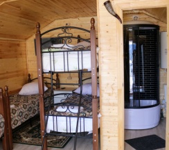 Четырёхместный коттедж в  Изумруд