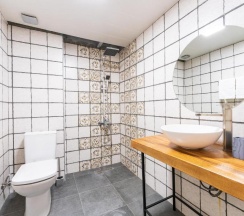 Двухместный номер Standard с красивым видом из окна двуспальная кровать в Hotel Chatini Mestia