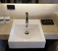 Двухместный Aurico Superior Over the Pool двуспальная кровать в Aurico Kata Resort & Spa