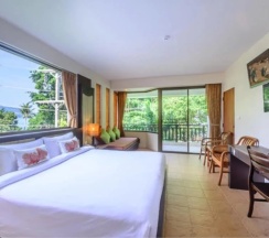 Люкс Family с 2 комнатами в Patong Lodge Hotel