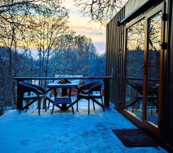 Дом для двоих с панорамными окнами и открытой террасой №1 в Уютные Ёлы