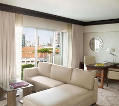 Двухместный люкс Signature двуспальная кровать в Fairmont Singapore