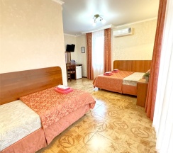 Трехместный комфорт с панорамными окнами (4 этаж) в Атриум