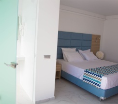 Улучшенный двухместный номер с 1 кроватью или 2 отдельными кроватями и видом на море в La familia