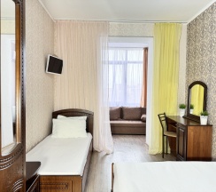 5ти местный комфорт с видом на столовую и территорию отеля в Эргес