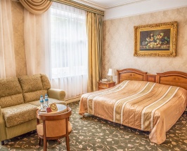 Джуниор Сюит с  видом на холм в Grand Palace