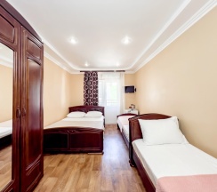 Четырёхместный номер Standard с балконом в Эксклюзив