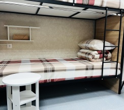 Кровать в мужском номере c 5 двухъярусными кроватями (удобства на этаже) в Темпер прайд