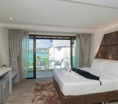 Трёхместный номер Deluxe с балконом и с видом на море в Destination Patong