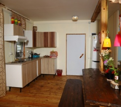 Шестиместный коттедж с балконом и с красивым видом из окна в Урочище Машуково