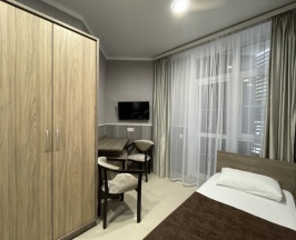 Двухместный номер Standard с балконом и с красивым видом из окна 2 отдельные кровати в Альтаир