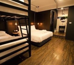 Семейный номер Standard в STrips the Poshtel - Hostel