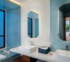 Четырёхместный номер cемейный смежный в The Aviary Hotel