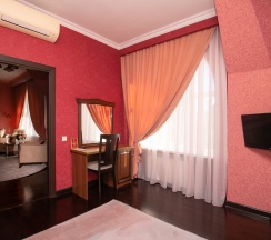 Люкс 2-х комнатный 2-х местный с большой кроватью в Жемчуг