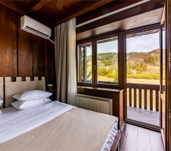 Улучшенный двухместный с двуспальной кроватью в Гладенькая