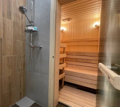 Семейный двухкомнатный номер с джакузи и сауной в Loft Boutique Hotel