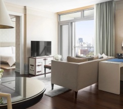 Двухместный люкс c 1 комнатой с видом на парк двуспальная кровать в Oriental Residence Bangkok