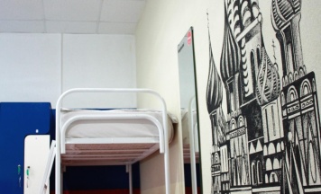 Кровать в 8-местном общем номере в Sky Hostel
