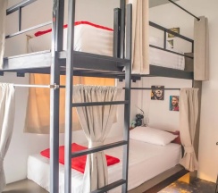 Кровать в общем номере (женский номер) в OYO 617 Tira Hostel chalong Phuket