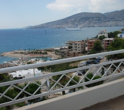 Трёхместный номер Standard с балконом и с видом на море в Hotel Saranda