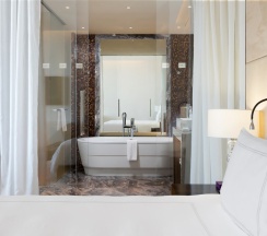 Номер Terrace Suite, с видом на море, с террасой, гостиной  - с двуспальной кроватью в Swissotel Resort Сочи Камелия