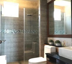 Апартаменты с 2 комнатами с балконом и с красивым видом из окна в Апартаменты Sea and Sky