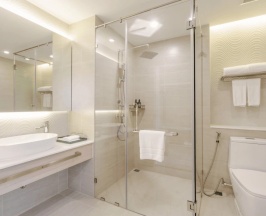 Двухместный номер Deluxe с видом на бассейн двуспальная кровать в Phuket Emerald Beach Resort