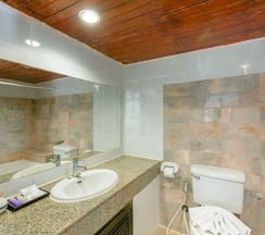 Двухместный номер Superior с красивым видом из окна двуспальная кровать в Club Bamboo Boutique Patong Beach Resort
