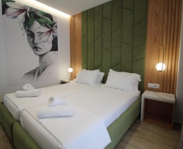 Четырёхместный номер Deluxe с балконом в Julia Hotel