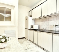 Четырёхместные апартаменты с балконом и с видом на город в Апартаменты Проспект Независимости 52