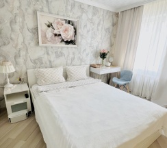 Трёхместные апартаменты с балконом и с видом на город в Квартира У метро Пушкинская